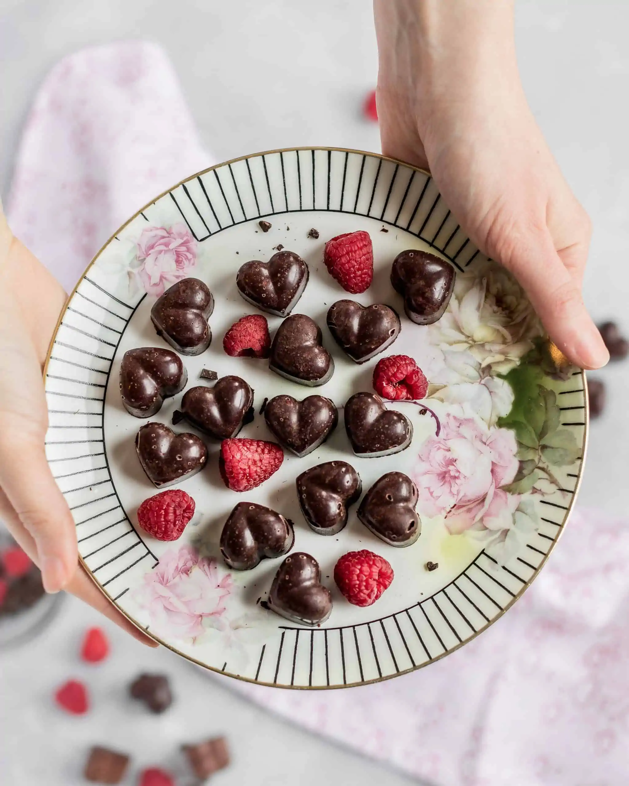 https://www.eatlovenamaste.com/wp-content/uploads/2018/01/Rasberry-Chocolate-Truffles-IMG4-scaled.webp